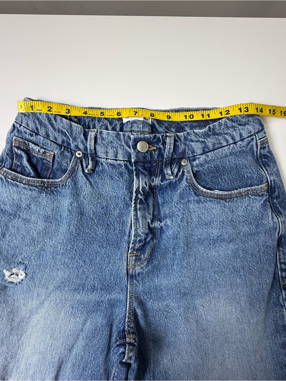 Good American | Good '90s Distressed Straight Leg Jeans Medium Wash Size 8/29 - Picture 9 of 12